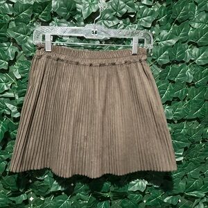 Army green pleated sqort